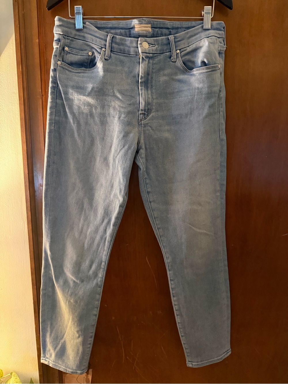 MOTHER Slim Women’s Jeans in Light Blue Denim crop